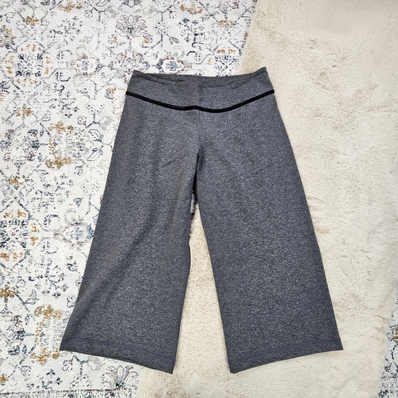 Lululemon Gray Crop Wide Leg Athletic Pants Women 8 - Picture 1 of 6